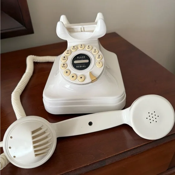 Pottery Barn Vintage Style Corded Phone - Picture 2 of 3